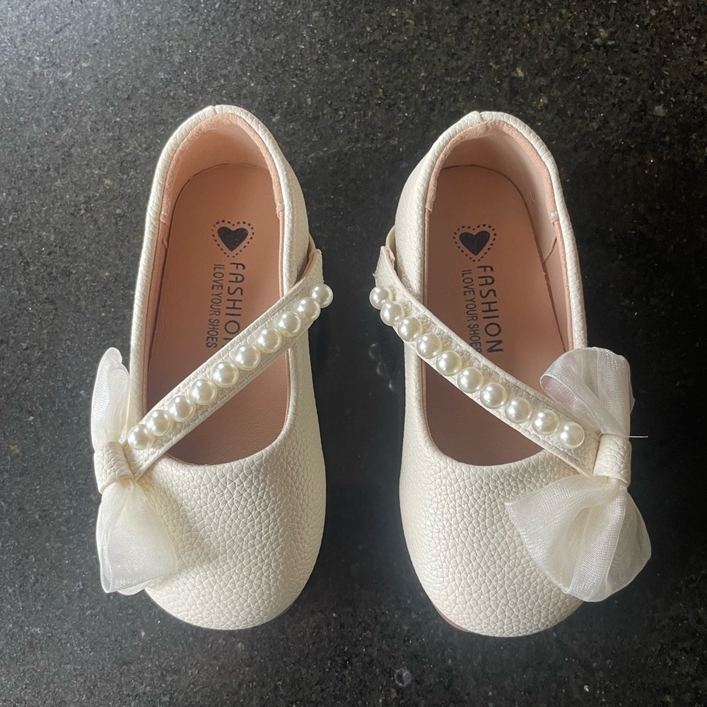 Toddler Girl Ivory Shoes Pearl Size 8.5